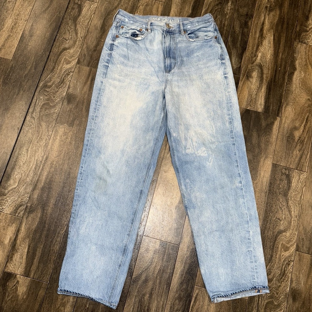 American Eagle Women's Light Wash Denim Baggy Jean Distressed Size 12